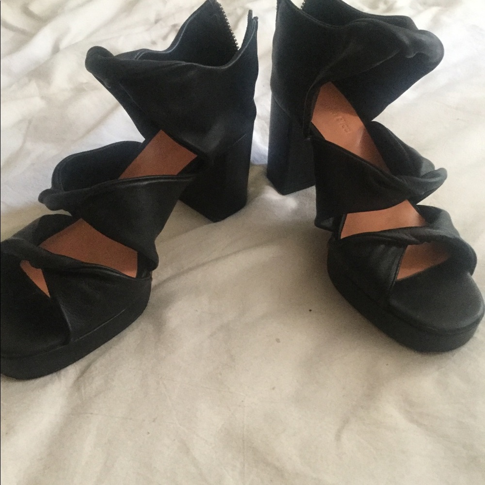 Samantha Pleet tabernacle heel!